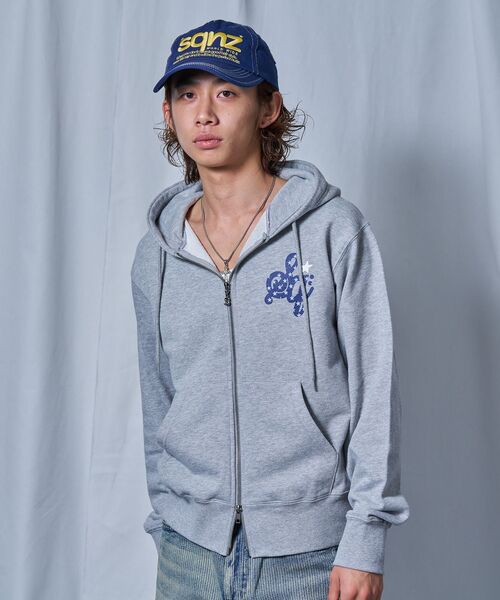 SEQUENZ（シークエンズ）の「【sqnz（エスキュンズ）】sqnz logo pt zip p/k / ユニセックス ジップパーカー フーディ 裏毛 ワンポイント ダブルジップ 花柄 星柄（パーカー・メンズ・その他3/その他4/グレー/モカ・MEDIUM/LARGE/SMALL）」の10枚目の写真