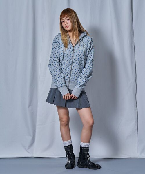 SEQUENZ（シークエンズ）の「【sqnz（エスキュンズ）】sqnz logo pt zip p/k / ユニセックス ジップパーカー フーディ 裏毛 ワンポイント ダブルジップ 花柄 星柄（パーカー・メンズ・その他3/その他4/グレー/モカ・MEDIUM/LARGE/SMALL）」の22枚目の写真