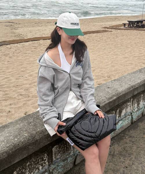 SEQUENZ（シークエンズ）の「※WEB限定 / 花柄×星柄プリント / ロゴ裏毛ジップパーカー / sqnz logo pt zip p/k（パーカー・レディース・その他3/その他4/グレー/モカ・MEDIUM/LARGE/SMALL）」の21枚目の写真