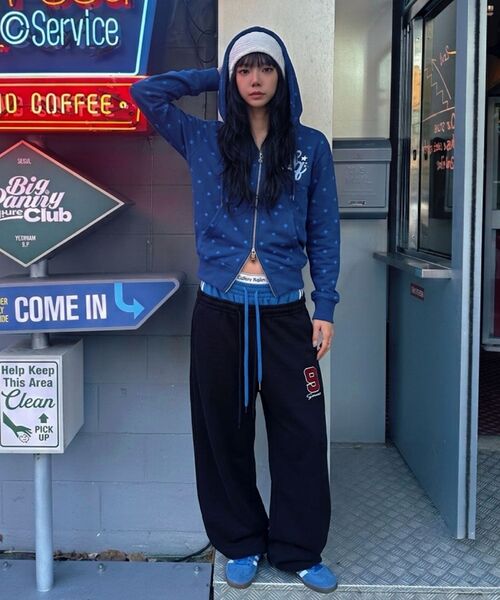 SEQUENZ（シークエンズ）の「※WEB限定 / 花柄×星柄プリント / ロゴ裏毛ジップパーカー / sqnz logo pt zip p/k（パーカー・レディース・その他3/その他4/グレー/モカ・MEDIUM/LARGE/SMALL）」の13枚目の写真