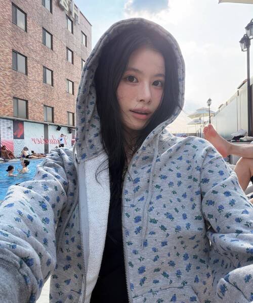 SEQUENZ（シークエンズ）の「※WEB限定 / 花柄×星柄プリント / ロゴ裏毛ジップパーカー / sqnz logo pt zip p/k（パーカー・レディース・その他3/その他4/グレー/モカ・MEDIUM/LARGE/SMALL）」の7枚目の写真