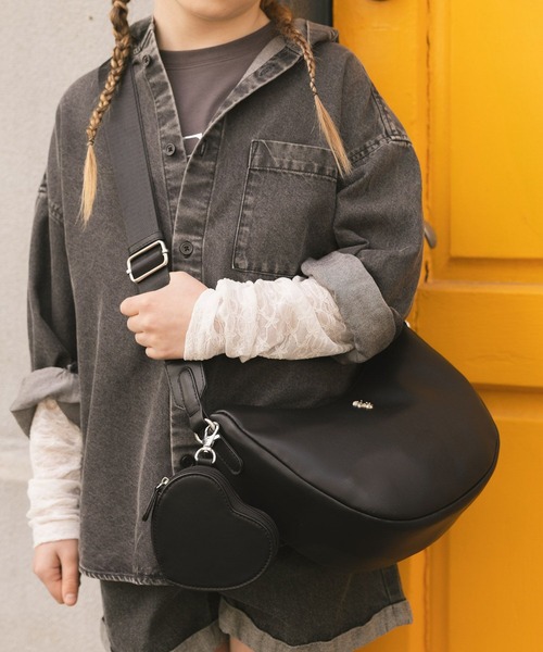 GLOBAL WORK（グローバルワーク）の「ハーフムーンポーチツキBAG/657850（ショルダーバッグ・キッズ・シルバー/ブラック/イエロー・ONE SIZE）」の2枚目の写真