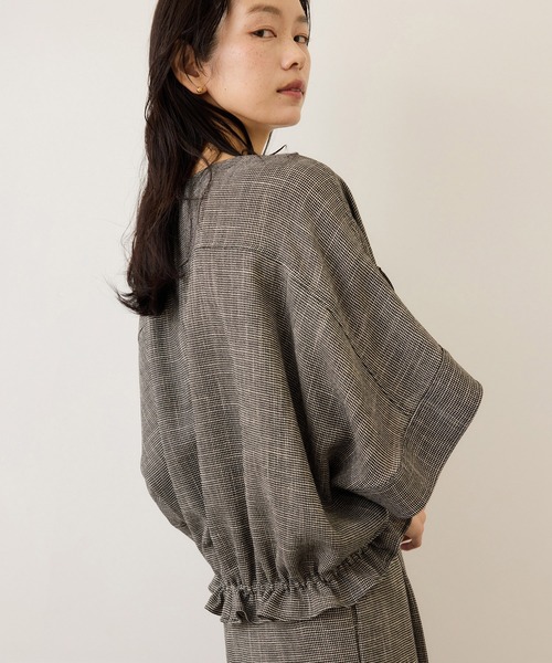 ROPE'(ロペ)の「カラミ織りドルマンスリーブショートブルゾン/セットアップ対応・イージーケア(ブルゾン・レディース・ネイビー/ブラック系その他・FREE)」の10枚目の写真
