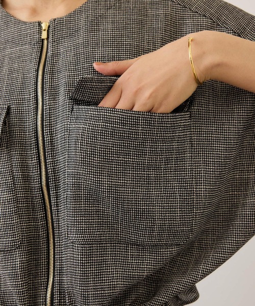 ROPE'(ロペ)の「カラミ織りドルマンスリーブショートブルゾン/セットアップ対応・イージーケア(ブルゾン・レディース・ネイビー/ブラック系その他・FREE)」の3枚目の写真