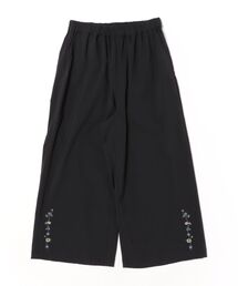 レーヨンナイロンストレッチ フラワーワンポイント刺繍ワイドパンツ