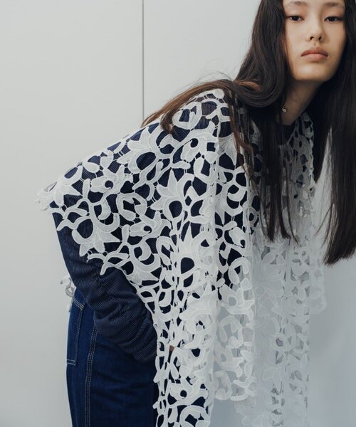 SHENERY（シーナリー）の「Pasterip lace multi-way scarf（バンダナ/スカーフ・レディース・オフホワイト・FREE）」の2枚目の写真