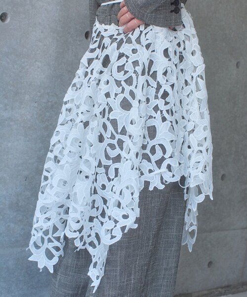 SHENERY（シーナリー）の「Pasterip lace multi-way scarf（バンダナ/スカーフ・レディース・オフホワイト・FREE）」の4枚目の写真