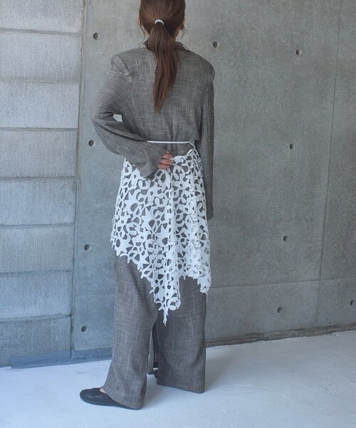 SHENERY（シーナリー）の「Pasterip lace multi-way scarf（バンダナ/スカーフ・レディース・オフホワイト・FREE）」の7枚目の写真