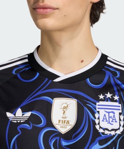 adidas（アディダス）の「アルゼンチン代表 26 アウェイ レプリカ ユニフォーム / アディダス adidas（Tシャツ/カットソー・メンズ・ブラック・XX-LARGE/XXX-LARGE/LARGE/MEDIUM/SMALL/X-LARGE）」の4枚目の写真
