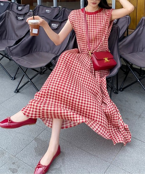LUCPY(ラクピー)の「レッドギンガムチェックロングワンピース(ワンピース・レディース・レッド・MEDIUM)」の1枚目の写真