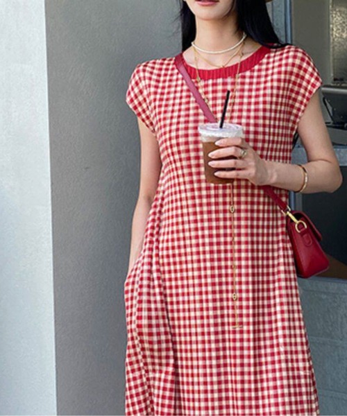LUCPY(ラクピー)の「レッドギンガムチェックロングワンピース(ワンピース・レディース・レッド・MEDIUM)」の2枚目の写真