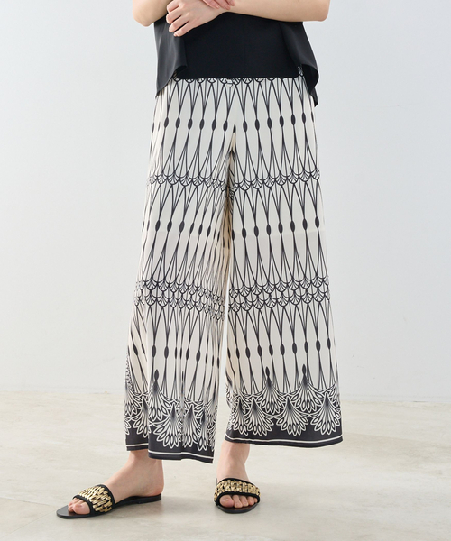 NARACAMICIE（ナラカミーチェ）の「【NARACAMICIE】【セットアップ対応】ライン幾何柄パンツ（その他パンツ・レディース・ホワイト/ブラック・M/XL）」の2枚目の写真