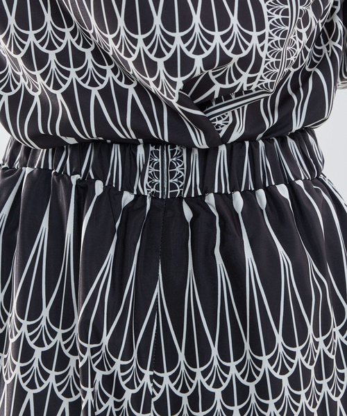 NARACAMICIE（ナラカミーチェ）の「【NARACAMICIE】【セットアップ対応】ライン幾何柄パンツ（その他パンツ・レディース・ホワイト/ブラック・M/XL）」の6枚目の写真