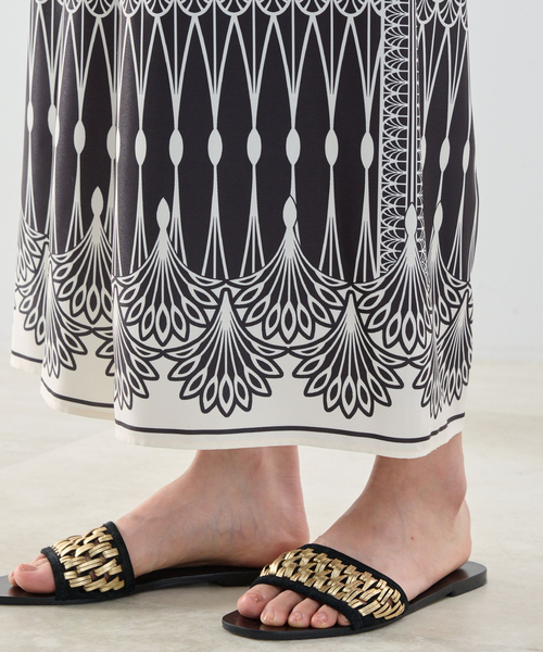 NARACAMICIE（ナラカミーチェ）の「【NARACAMICIE】【セットアップ対応】ライン幾何柄パンツ（その他パンツ・レディース・ホワイト/ブラック・M/XL）」の8枚目の写真