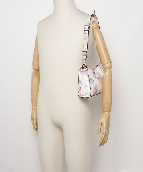 LUCCI Shoulder Bag ショルダーバッグ | GUESS(ゲス) JAPAN 公式