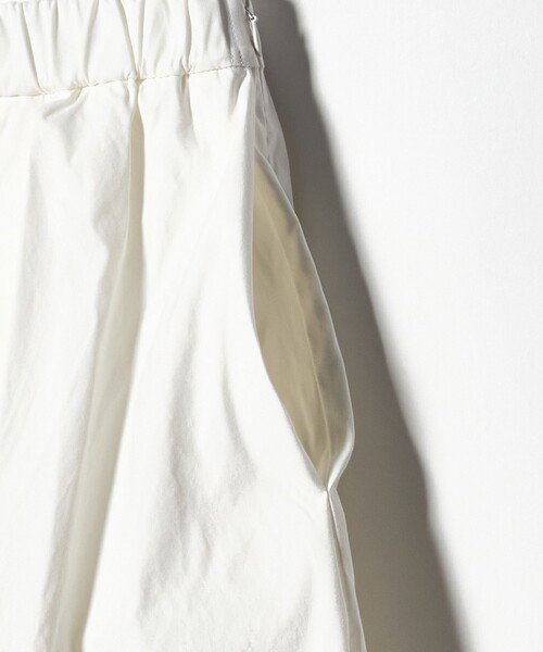 UNITED ARROWS(ユナイテッドアローズ)の「ボリューム タック スカート WHITE ‐ウォッシャブル‐(スカート・レディース・オフホワイト・36/38)」の11枚目の写真
