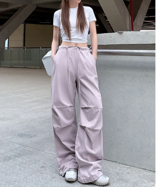 &soiree(アンドソワレ)の「タック入りドロストナイロンパンツ(その他パンツ・レディース・ブラック/カーキ/ホワイト/ネイビー/ラベンダー・SMALL/MEDIUM/LARGE/X-LARGE)」の5枚目の写真