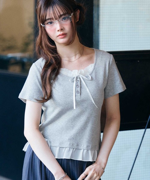 muet.（ミュエ）の「リボン付きレイヤード風シアーフリルリブトップス（Tシャツ/カットソー・レディース・レッド/杢グレー/ブラック・MEDIUM/LARGE）」の14枚目の写真