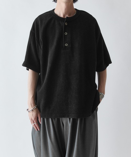 Lui's(ルイス)の「サーマルフェードヘンリーネックTシャツ(Tシャツ/カットソー・メンズ・ブラック/グレー・FREE)」の2枚目の写真