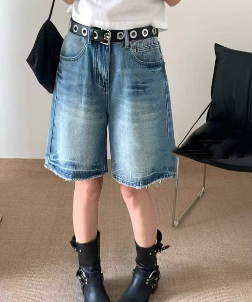 MEMECLE(メメクル)の「【 MEMECLE / メメクル 】スタッズベルト付きハーフデニムパンツ(デニムパンツ・レディース・ブルー・MEDIUM/SMALL)」の1枚目の写真
