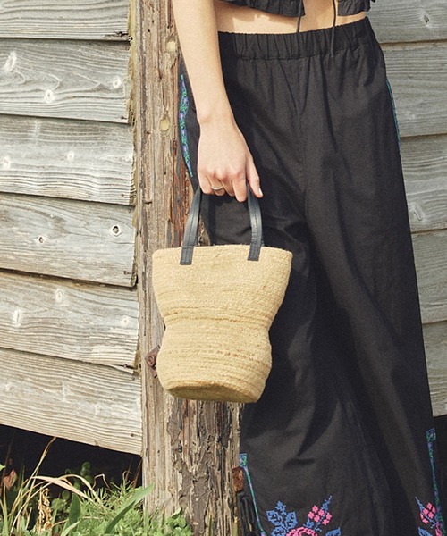 beej(ビージ)の「(beej)Jute braid vase bag(トートバッグ・レディース・ベージュ・ONE SIZE)」の3枚目の写真