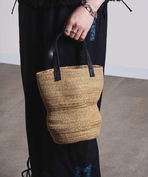 beej(ビージ)の「(beej)Jute braid vase bag(トートバッグ・レディース・ベージュ・ONE SIZE)」の4枚目の写真