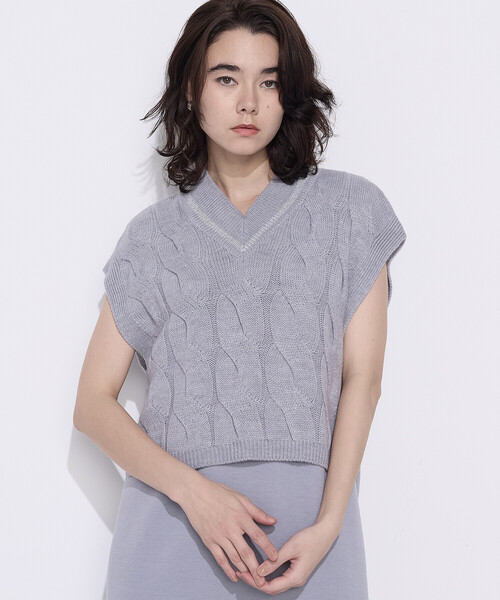 Gabardine K.T(ギャバジンケーティー)の「ケーブルニットベスト付き ワンピース(ワンピース・レディース・ブラック/グレー・9号/7号)」の10枚目の写真