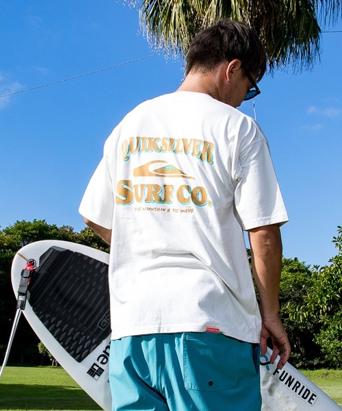 Quiksilver(クイックシルバー)の「QUIKSILVER メンズ SURF CO ST 半袖Tシャツ バックプリント ルーズフィット【2026年夏モデル】(Tシャツ/カットソー・メンズ・ホワイト/ブラック/ピンク・X-LARGE/LARGE/MEDIUM/SMALL)」の2枚目の写真