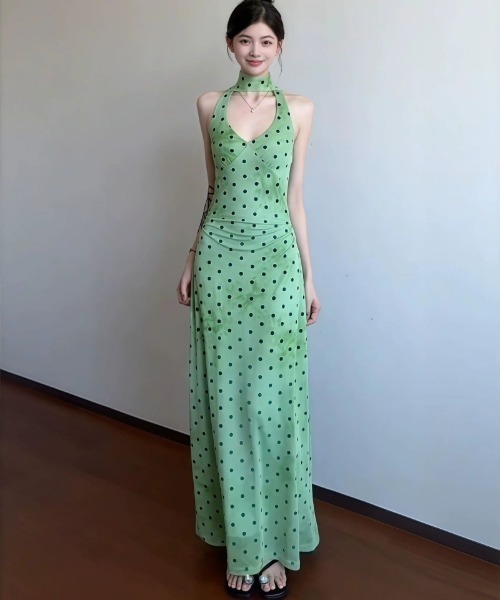 ✨希少✨ J&J Fashion ホルターネック ビーズ装飾 ハイネックドレス タイダイ風 ドット柄 ホルターネック チョーカー風 マキシ丈ワンピース