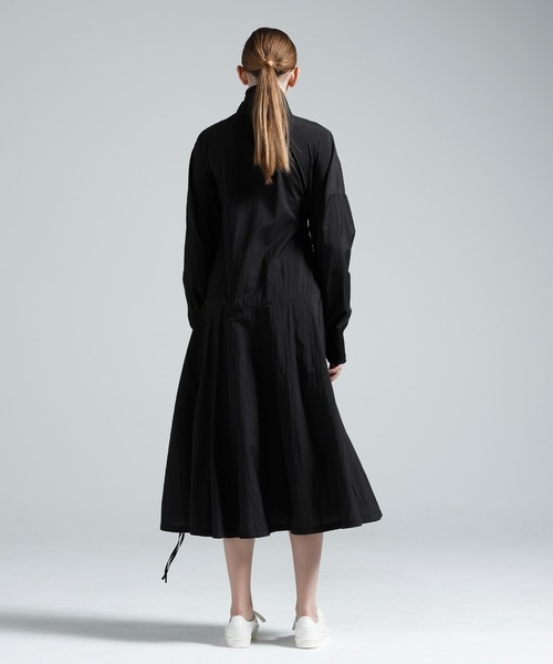 Y-3（ワイスリー）の「Y-3 GRADIENT 3 STRIPES NYLON TRACK DRESS（ワンピース・レディース・ブラック・SMALL/MEDIUM/X-SMALL/XX-SMALL）」の2枚目の写真