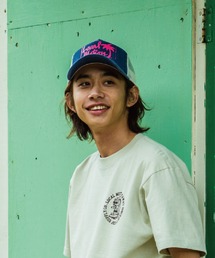 LOCALMOTION HAWAII（ローカルモーション　ハワイ）の「ｻｰﾌ&ﾊﾜｲﾈｵﾛｺﾞﾋﾟｸﾞﾒﾝﾄﾒｯｼｭｷｬｯﾌﾟ（キャップ）」
