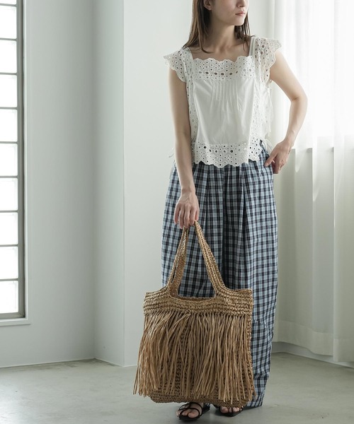 mili an deni（ミリアンデニ）の「オープンサイドスカラップレースベスト（ベスト・レディース・オフホワイト/ブラック・M）」の7枚目の写真