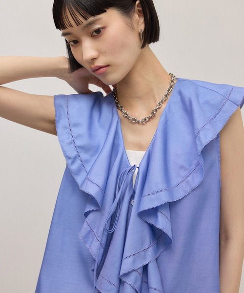ADAM ET ROPE'(アダムエロペ)の「【サステナブル】ラッフルジレブラウス/接触冷感(シャツ/ブラウス・レディース・サックスブルー/ホワイト・FREE)」の18枚目の写真