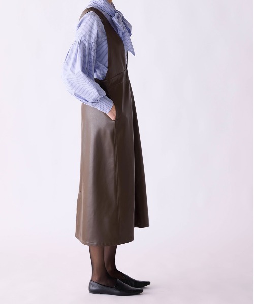 Marilyn Moon(マリリンムーン)の「soft eco-leather jumper skirt(ジャンパースカート・レディース・アイボリー/カーキ/ブラウン・FREE)」の7枚目の写真