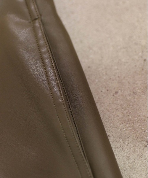 Marilyn Moon(マリリンムーン)の「soft eco-leather jumper skirt(ジャンパースカート・レディース・アイボリー/カーキ/ブラウン・FREE)」の14枚目の写真