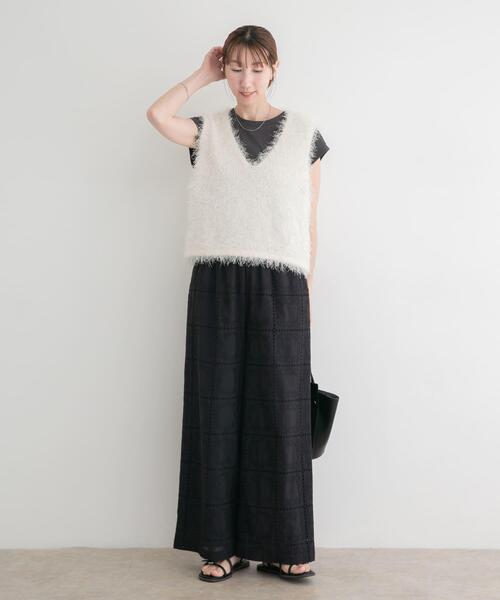 ITEMS URBANRESEARCH(アイテムズ アーバンリサーチ)の「フェザーVネックニットベスト(ベスト・レディース・グレー/オフホワイト/ブラウン・FREE)」の4枚目の写真