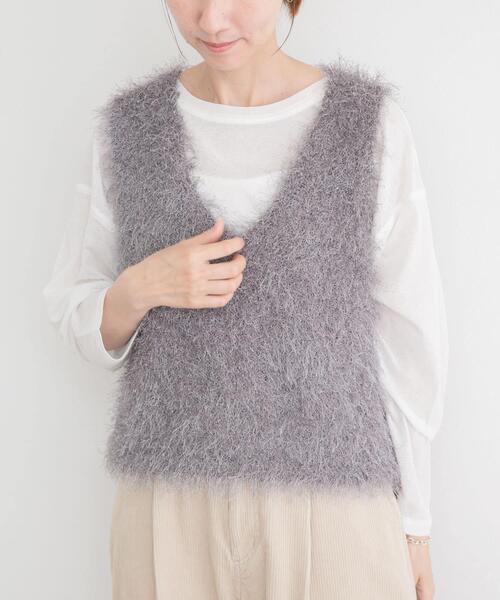 ITEMS URBANRESEARCH(アイテムズ アーバンリサーチ)の「フェザーVネックニットベスト(ベスト・レディース・グレー/オフホワイト/ブラウン・FREE)」の8枚目の写真