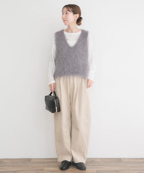 ITEMS URBANRESEARCH(アイテムズ アーバンリサーチ)の「フェザーVネックニットベスト(ベスト・レディース・グレー/オフホワイト/ブラウン・FREE)」の9枚目の写真