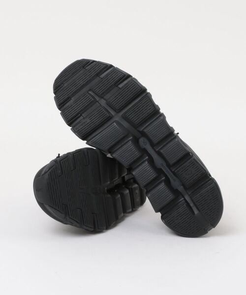 On（オン）の「【On】3MF10071043 Cloud 6（スニーカー・メンズ・ブラック・28/27.5/27/26.5/28.5）」の3枚目の写真