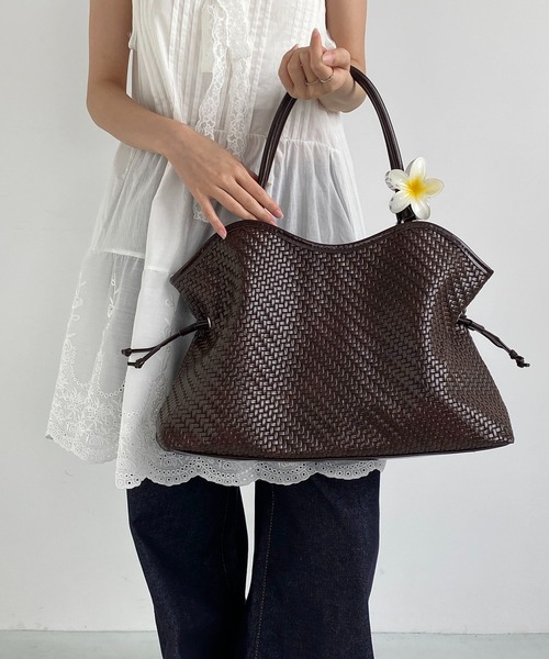 LA VORAGINE(ラ ヴォラジネ)の「編み込みトート 大容量通勤トートバッグ ドロストバッグ(トートバッグ・レディース・BROWN/アイボリー/Black・FREE)」の6枚目の写真