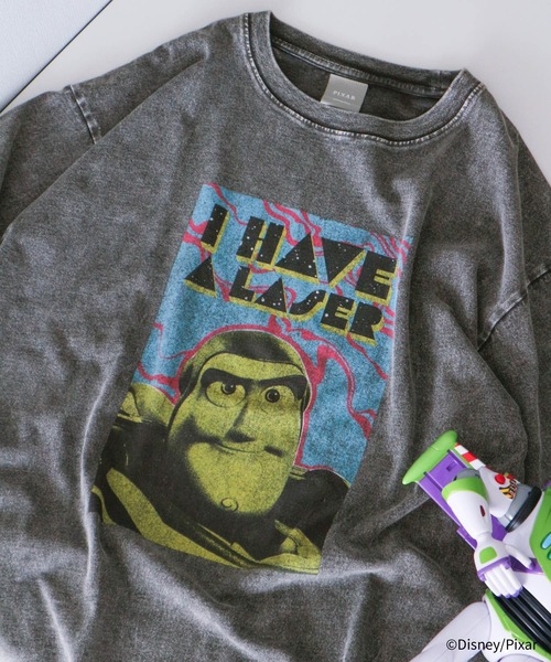 Disney(ディズニー)の「TOY STORY(トイ・ストーリー)/加工プリントTシャツ(Tシャツ/カットソー・メンズ・ライトブルー/パープル系その他/ライトグレー/グレー系その他2/グレー系その他・LARGE/MEDIUM)」の2枚目の写真