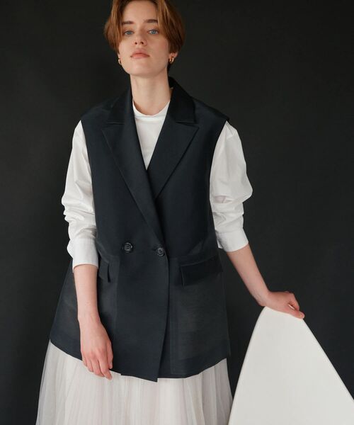 LANVIN en Bleu(ランバンオンブルー)の「シアーテーラードベスト(テーラードジャケット・レディース・ブラック・36/38)」の1枚目の写真