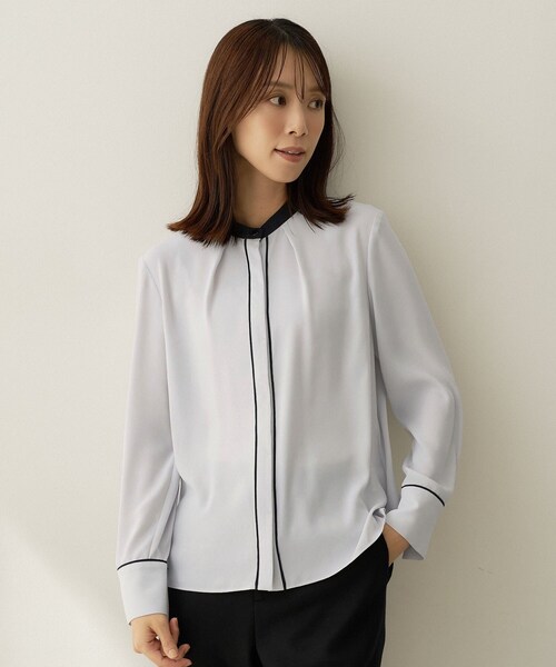 UNTITLED(アンタイトル)の「【スーツインナー/仕事着】配色ラインブラウス(シャツ/ブラウス・レディース・ホワイト系5/ライトグレー系4/ネイビー系4・00/03/02/01/50/48/46/44/04)」の2枚目の写真