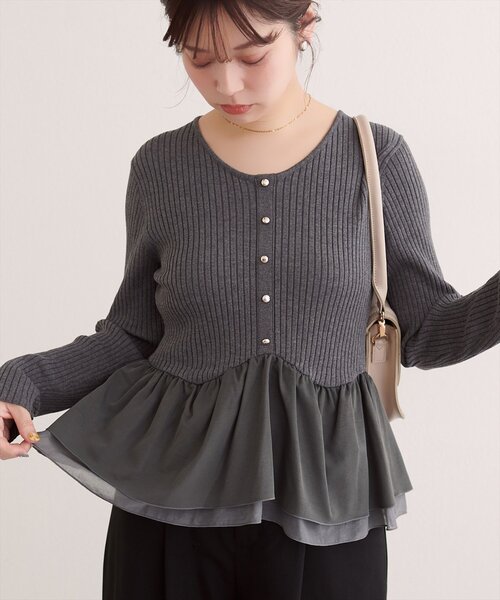 natural couture(ナチュラルクチュール)の「異素材ペプラムニット(ニット/セーター・レディース・チャコールグレー/サックスブルー/ベージュ/オフホワイト/ブラック/ネイビー・FREE)」の3枚目の写真