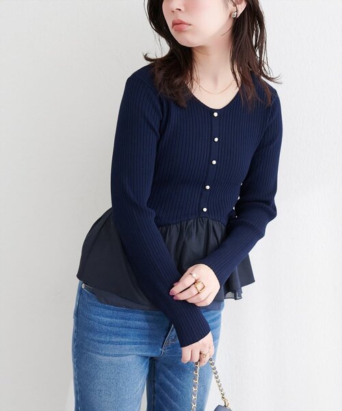 natural couture(ナチュラルクチュール)の「異素材ペプラムニット(ニット/セーター・レディース・チャコールグレー/サックスブルー/ベージュ/オフホワイト/ブラック/ネイビー・FREE)」の7枚目の写真