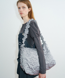 SINOON（シヌーン）の「Padded Shirring Bag (Grey)（メッセンジャーバッグ）」