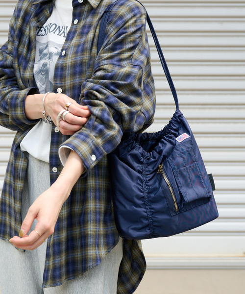 OUTDOOR PRODUCTS(アウトドアプロダクツ)の「追加 MA-1 Drawstring BAG(ショルダーバッグ・レディース・ブラック/ネイビー/カーキ・FREE)」の12枚目の写真