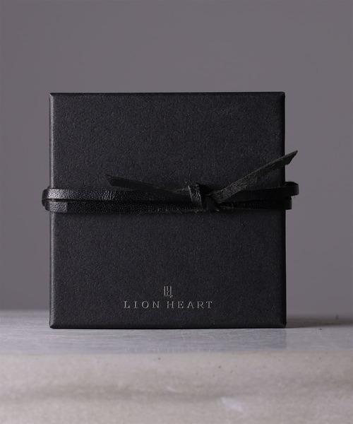 LION HEART(ライオンハート)の「【限定展開】“LH-1”サークルコインスタッズピアス(シルバー×ブラック)/スペシャルパッケージ/サージカルステンレス(金属アレルギー対応)(ピアス(片耳用)・メンズ・シルバー×ブラック・ONE SIZE)」の2枚目の写真