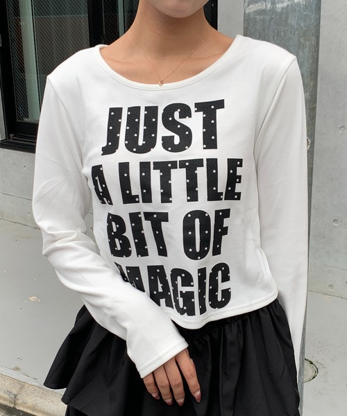 lilful(リルフル)の「レタリングロゴ クロップド丈 起毛ロンT(Tシャツ/カットソー・レディース・ホワイト/ブラック・F)」の1枚目の写真