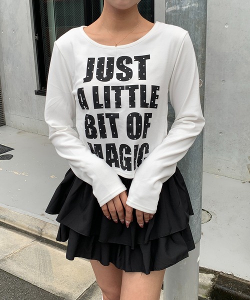 lilful(リルフル)の「レタリングロゴ クロップド丈 起毛ロンT(Tシャツ/カットソー・レディース・ホワイト/ブラック・F)」の4枚目の写真